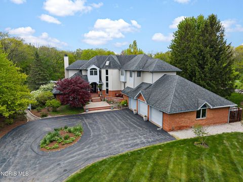 Photo of 14951 Stonehaven Drive, Perrysburg, OH 43551 (MLS # 10007843)