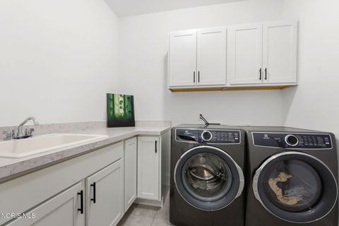 Tiny photo for 130 Barton Creek Drive, Perrysburg, OH 43551 (MLS # 10006694)