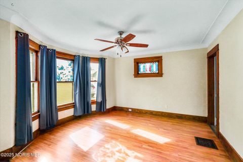 Tiny photo for 217 Marshall Street, Wauseon, OH 43567 (MLS # 10000850)