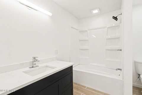 Tiny photo for 1204 Scott Street, Maumee, OH 43537 (MLS # 10005565)