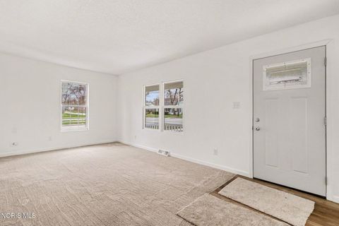 Tiny photo for 1204 Scott Street, Maumee, OH 43537 (MLS # 10005565)