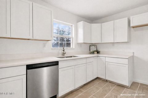 Tiny photo for 1204 Scott Street, Maumee, OH 43537 (MLS # 10005565)