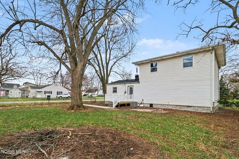 Tiny photo for 1204 Scott Street, Maumee, OH 43537 (MLS # 10005565)