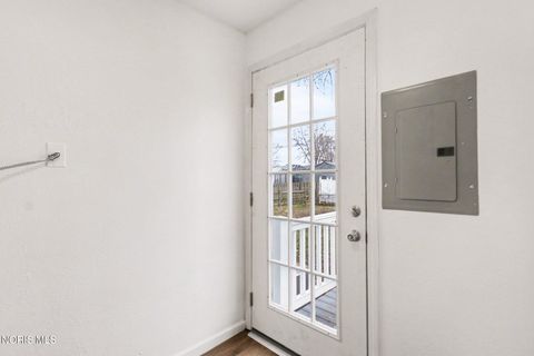 Tiny photo for 1204 Scott Street, Maumee, OH 43537 (MLS # 10005565)