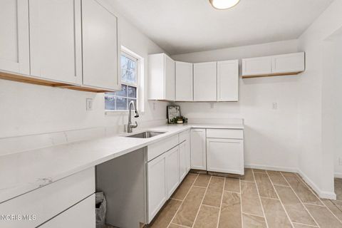 Tiny photo for 1204 Scott Street, Maumee, OH 43537 (MLS # 10005565)