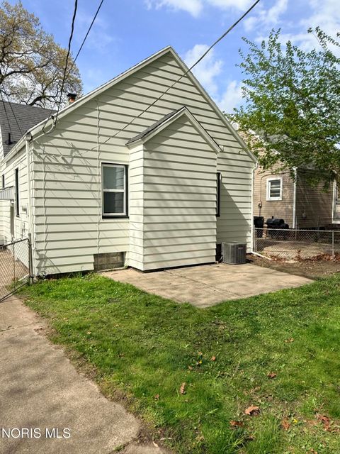 Tiny photo for 2133 Loxley Road, Toledo, OH 43613 (MLS # 10007553)