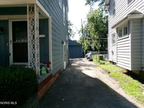 Tiny photo for 2545 Portsmouth Avenue, Toledo, OH 43613 (MLS # 10014449)