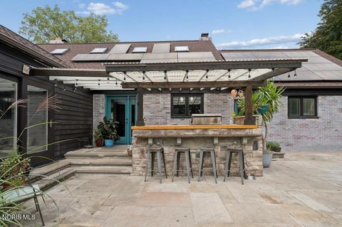 Tiny photo for 4545 Indian Road, Ottawa Hills, OH 43615 (MLS # 10006315)