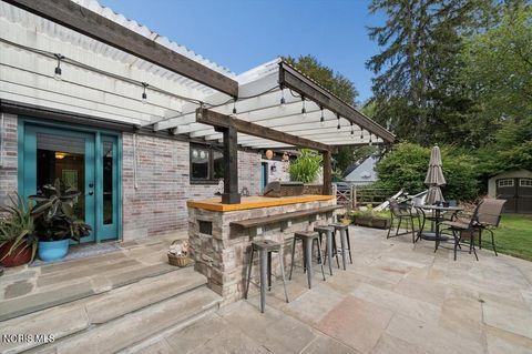 Tiny photo for 4545 Indian Road, Ottawa Hills, OH 43615 (MLS # 10006315)