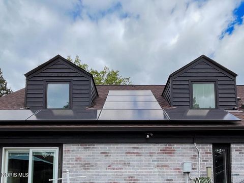 Tiny photo for 4545 Indian Road, Ottawa Hills, OH 43615 (MLS # 10006315)