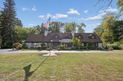 Photo of 4545 Indian Road, Ottawa Hills, OH 43615 (MLS # 10006315)