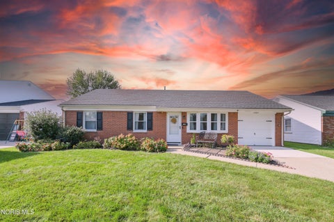 Photo of 1764 N Parkway Dr. N Drive, Maumee, OH 43537 (MLS # 10012895)
