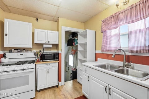 Tiny photo for 5114 Douglas Road, Toledo, OH 43613 (MLS # 10014279)