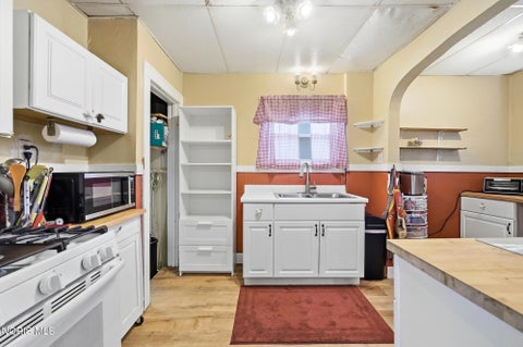 Tiny photo for 5114 Douglas Road, Toledo, OH 43613 (MLS # 10014279)