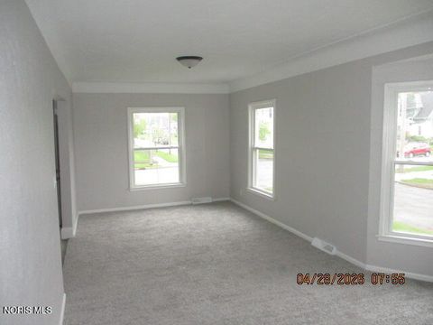Tiny photo for 2537 Fulton Street, Toledo, OH 43610 (MLS # 10006944)