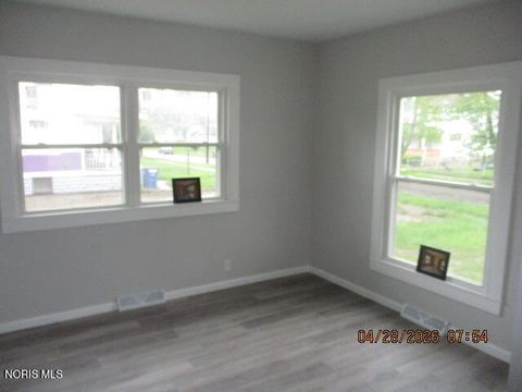 Tiny photo for 2537 Fulton Street, Toledo, OH 43610 (MLS # 10006944)