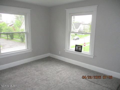 Tiny photo for 2537 Fulton Street, Toledo, OH 43610 (MLS # 10006944)