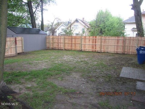 Tiny photo for 2537 Fulton Street, Toledo, OH 43610 (MLS # 10006944)
