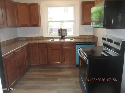 Tiny photo for 2537 Fulton Street, Toledo, OH 43610 (MLS # 10006944)