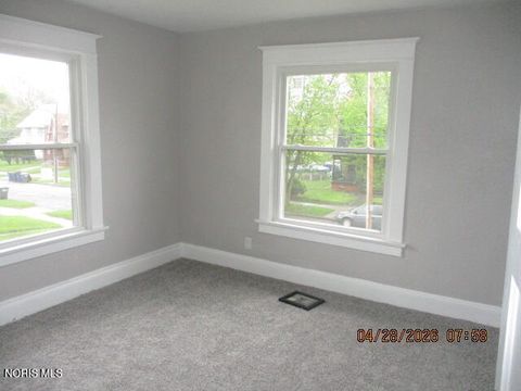 Tiny photo for 2537 Fulton Street, Toledo, OH 43610 (MLS # 10006944)