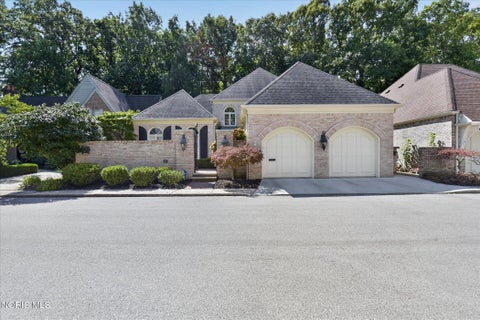 Tiny photo for 46 Exmoor, Ottawa Hills, OH 43615 (MLS # 10012811)