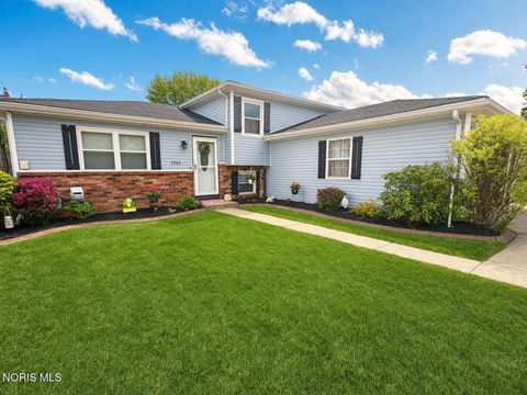 Photo of 3360 Bordeaux RUE, Northwood, OH 43619 (MLS # 10007546)