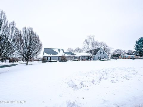 Photo of 3404 Gwilym Road, Fostoria, OH 44830 (MLS # 10003771)