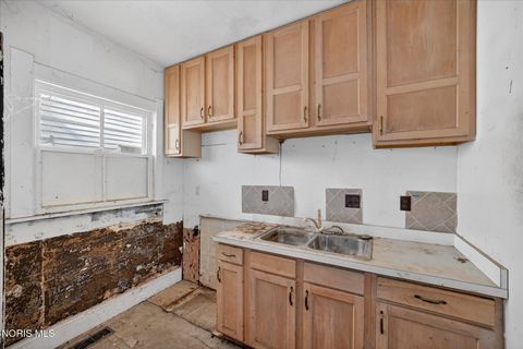 Tiny photo for 150 E Broadway Street, Toledo, OH 43605 (MLS # 10004891)