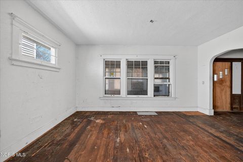 Tiny photo for 150 E Broadway Street, Toledo, OH 43605 (MLS # 10004891)