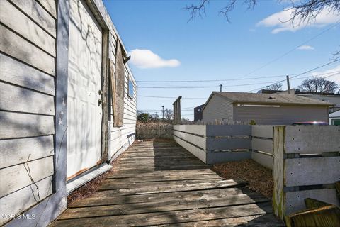 Tiny photo for 150 E Broadway Street, Toledo, OH 43605 (MLS # 10004891)