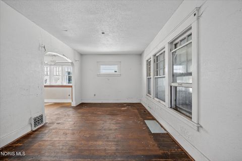 Tiny photo for 150 E Broadway Street, Toledo, OH 43605 (MLS # 10004891)