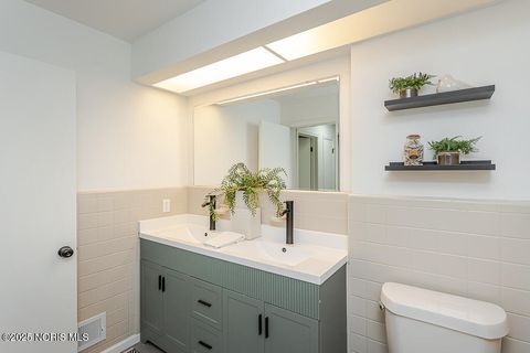 Tiny photo for 513 Holly Drive, Oregon, OH 43616 (MLS # 10002581)