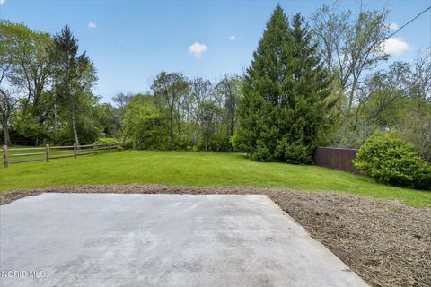 Tiny photo for 2461 Brownlee Drive, Toledo, OH 43615 (MLS # 10007458)