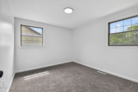 Tiny photo for 2461 Brownlee Drive, Toledo, OH 43615 (MLS # 10007458)
