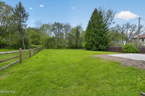 Tiny photo for 2461 Brownlee Drive, Toledo, OH 43615 (MLS # 10007458)