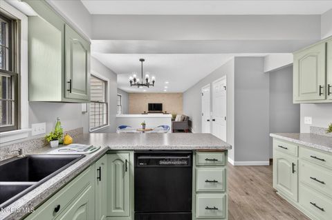 Tiny photo for 2461 Brownlee Drive, Toledo, OH 43615 (MLS # 10007458)