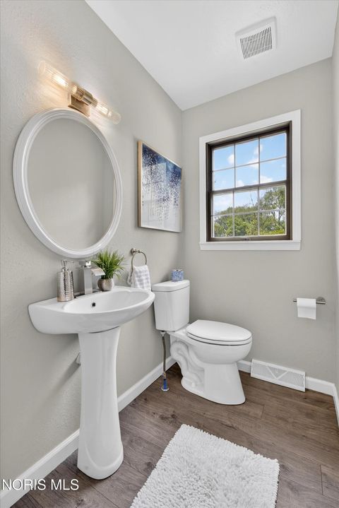 Tiny photo for 2461 Brownlee Drive, Toledo, OH 43615 (MLS # 10007458)