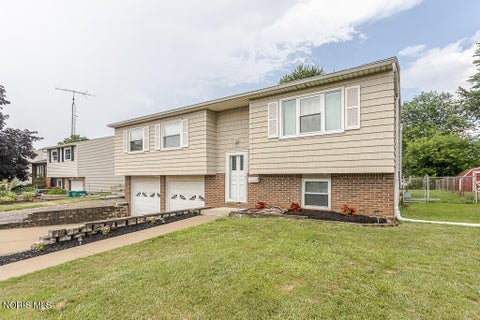 Tiny photo for 200 Farnstead Drive, Northwood, OH 43619 (MLS # 10010439)