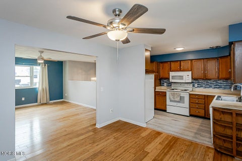 Tiny photo for 200 Farnstead Drive, Northwood, OH 43619 (MLS # 10010439)