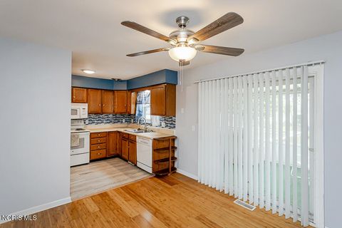Tiny photo for 200 Farnstead Drive, Northwood, OH 43619 (MLS # 10010439)
