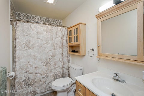 Tiny photo for 200 Farnstead Drive, Northwood, OH 43619 (MLS # 10010439)