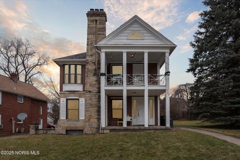 Photo of 2140 Wyndhurst Road, Toledo, OH 43607 (MLS # 10000446)