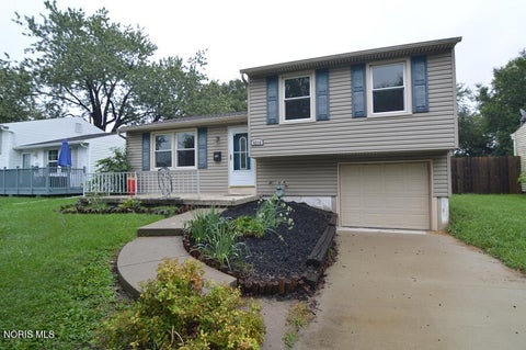 Photo of 4216 Northshire Road, Toledo, OH 43611 (MLS # 10013681)