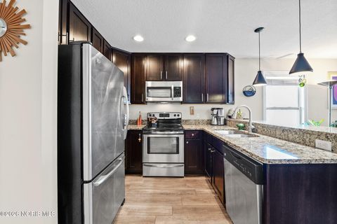 Tiny photo for 4731 Lakeside Drive, Maumee, OH 43537 (MLS # 10003031)