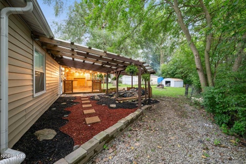 Tiny photo for 6621 Hill Avenue, Toledo, OH 43615 (MLS # 10014829)
