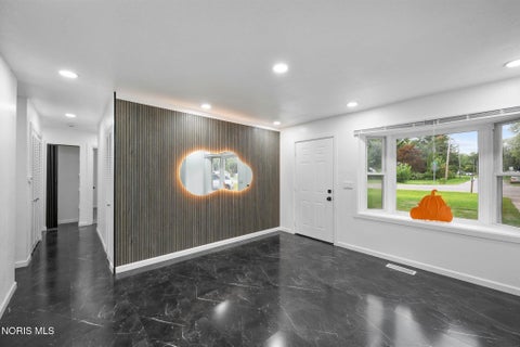 Tiny photo for 6621 Hill Avenue, Toledo, OH 43615 (MLS # 10014829)