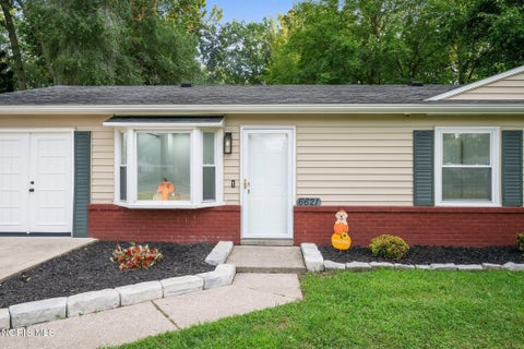 Tiny photo for 6621 Hill Avenue, Toledo, OH 43615 (MLS # 10014829)
