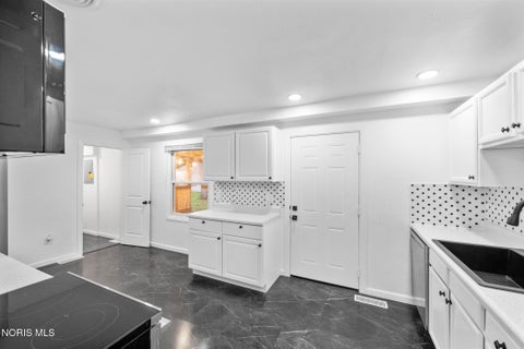 Tiny photo for 6621 Hill Avenue, Toledo, OH 43615 (MLS # 10014829)