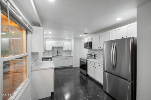 Tiny photo for 6621 Hill Avenue, Toledo, OH 43615 (MLS # 10014829)