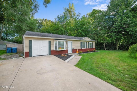 Tiny photo for 6621 Hill Avenue, Toledo, OH 43615 (MLS # 10014829)